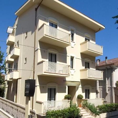Residence Caterina Каттолика Экстерьер фото