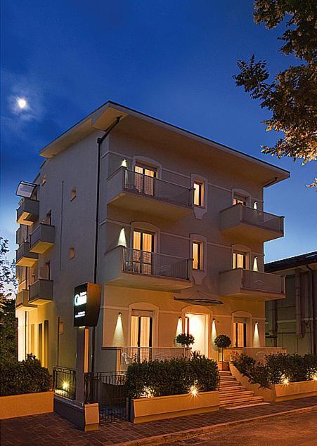 Residence Caterina Каттолика Экстерьер фото