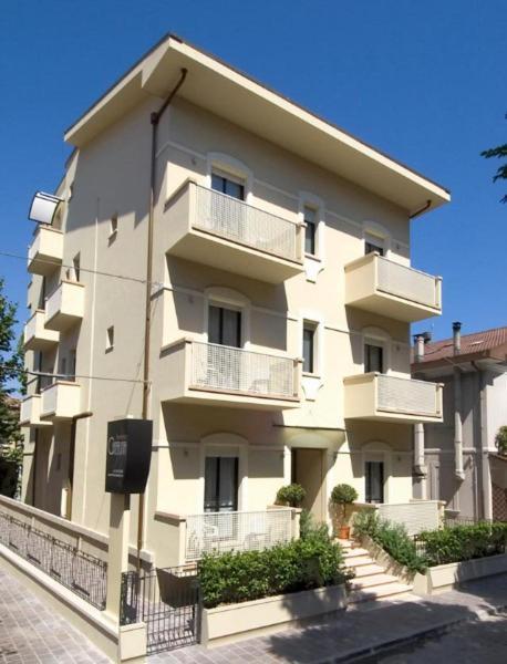 Residence Caterina Каттолика Экстерьер фото