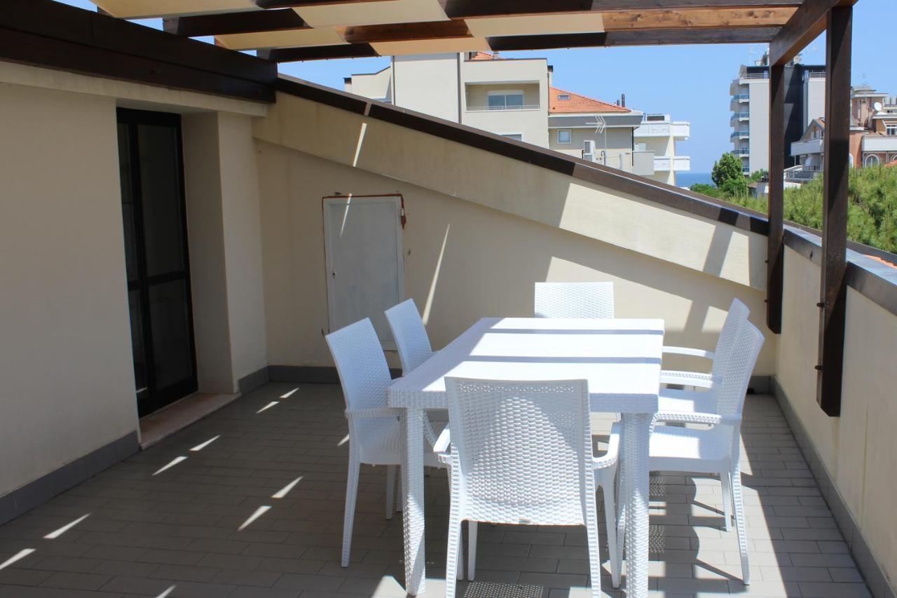 Residence Caterina Каттолика Экстерьер фото