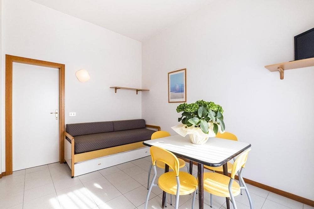 Residence Caterina Каттолика Экстерьер фото